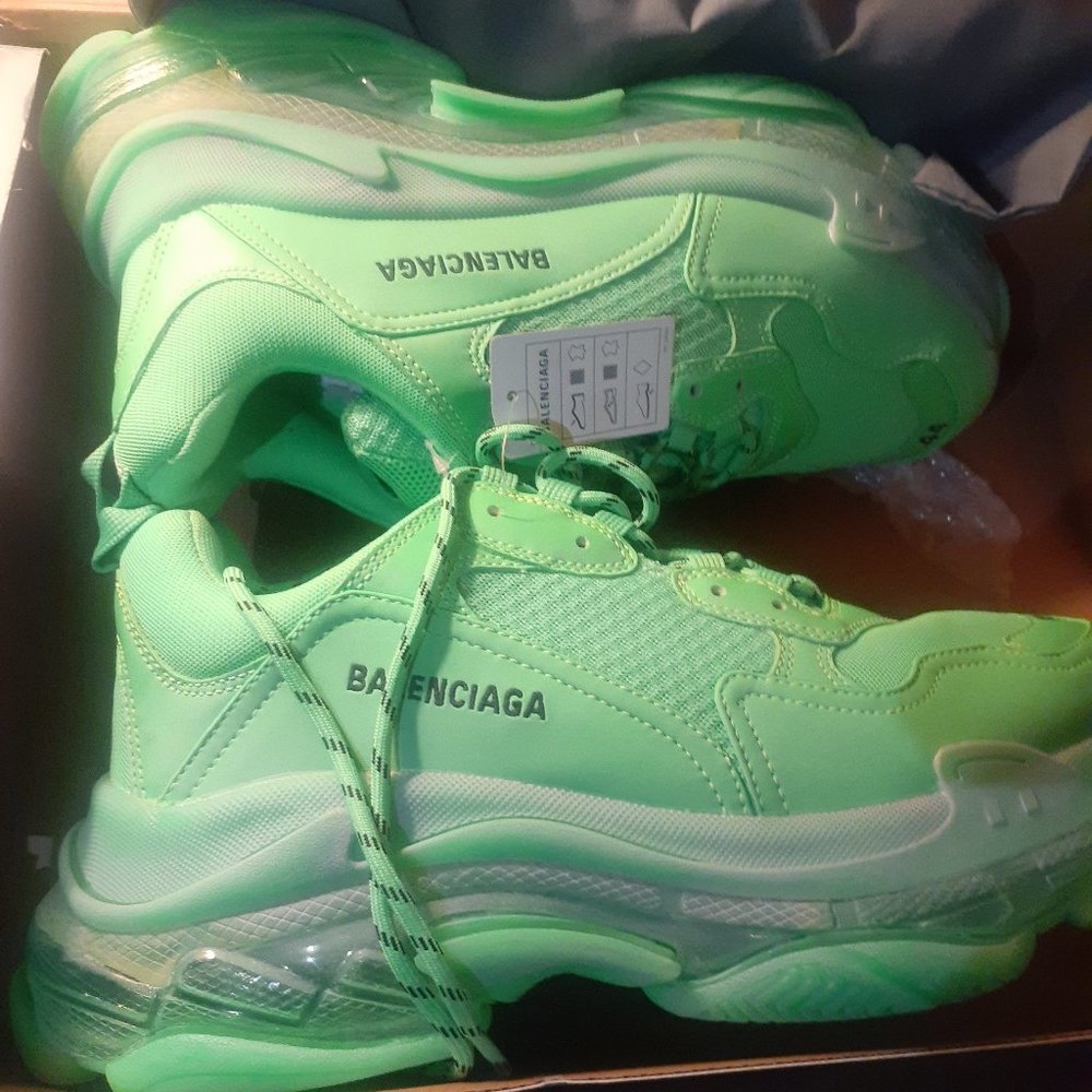 Balenciaga tripleS fluo green